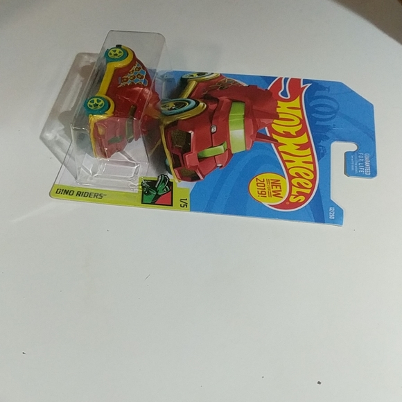 Hot Wheels Tricera-Truck - Picture 5 of 8